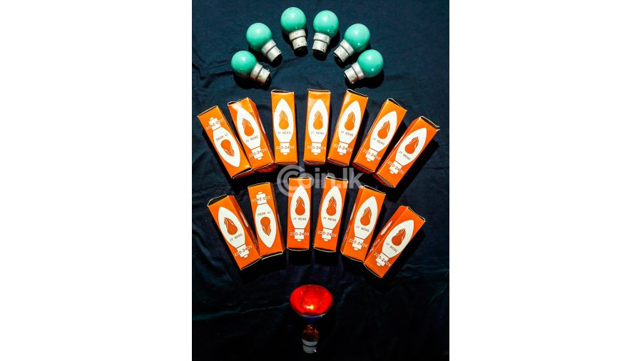 Realistic 13 High Quality Candle Flame Bulbs + 7 Other Bulbs For Sale